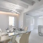 The White House - Business And Charme Apartman *