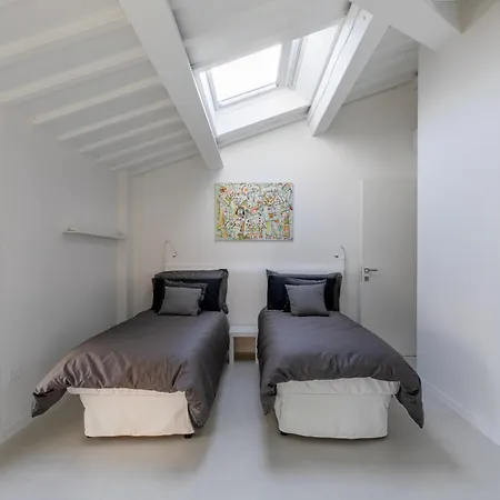 Apartman The White House - Business And Charme